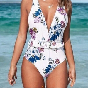 Cupshe White Floral Deep Plunge Neck and Open Back One Piece Swimsuit size XS